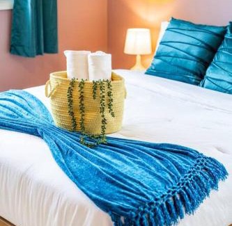 Bloomington House | 10mins to IUB: 4bd - Karaoke - Pickleball