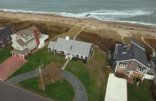 Sandwich Cottage | 11 Freeman Ave - Waterfront Town Neck beach home, pet-friendly!
