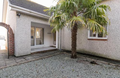 Menai Bridge House | 11 Glyn Garth Mews