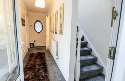 Menai Bridge House | 11 Glyn Garth Mews