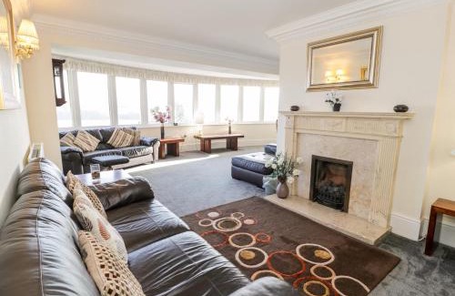 Menai Bridge House | 11 Glyn Garth Mews