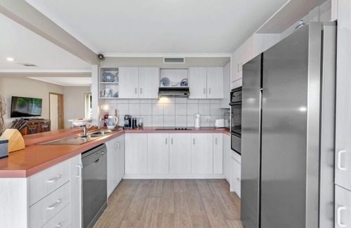 McCracken House | 11 Hayward St-Pets Negotiable - Wi-Fi