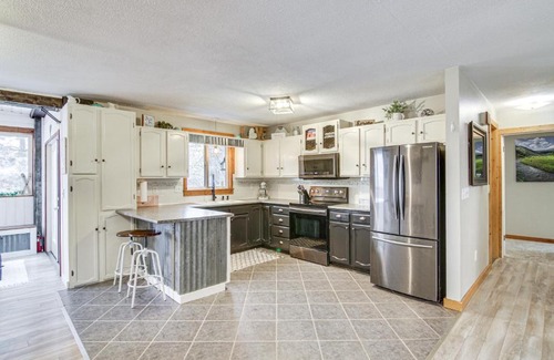 Bozeman House | 11 Mi to Bozeman Family Home with Movie Room!
