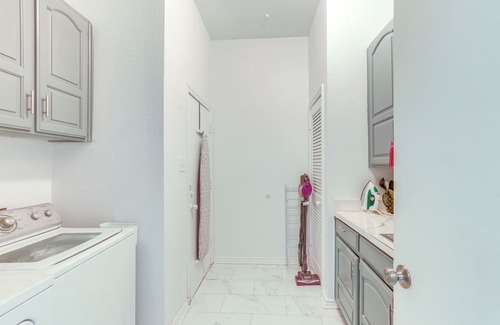 Cookes Meadow House | 11 Mi to Dtwn: Luxe Home w/Pool in Fort Worth