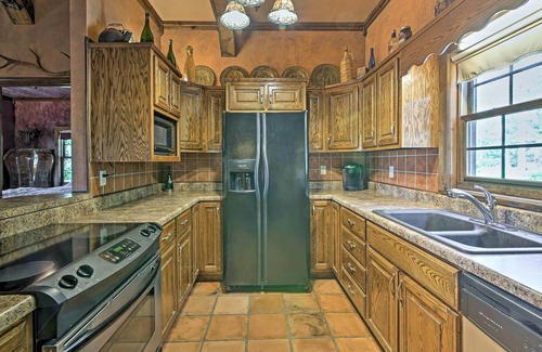 Murphy Villa | 11 Mi to Dtwn: Murphy Gem w/Hot Tub & Mtn Views!