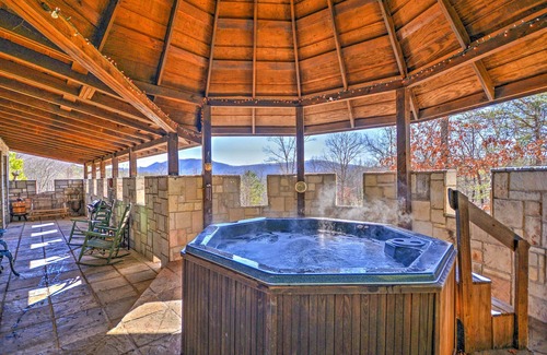 Murphy Villa | 11 Mi to Dtwn: Murphy Gem w/Hot Tub & Mtn Views!