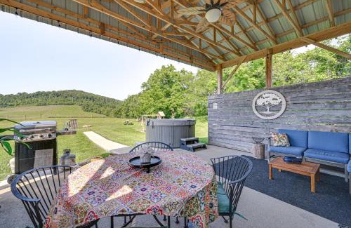 Somerset House | 11 Mi to Lake Rural Family Getaway with Fire Pit!