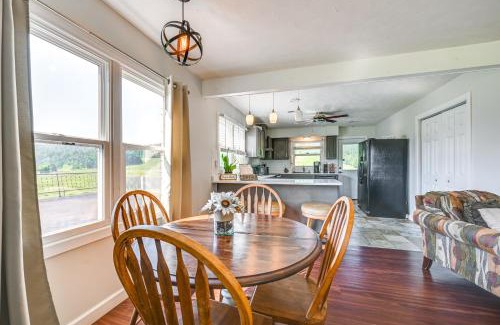 Somerset House | 11 Mi to Lake Rural Family Getaway with Fire Pit!