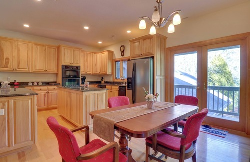 Highlands Apartment | 11 Mi to Ski Sapphire: 'Heaven South' Apt w/Porch