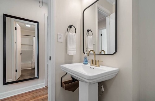 Wade Hampton House | 11 Min to Downtown|Superhost w/250 5 Star Reviews