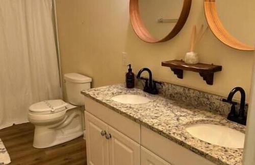 Greensboro House | 11 mins to PTI or NC A&T; 16 min from GSO Coliseum; 3 min from the I-840!