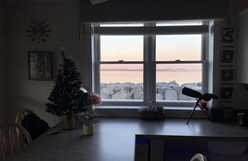 Anglesea Condo | 11 oceanfront windows.