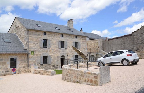 Albaret-le-Comtal House | 110 m² Gîte ∙ 3 bedrooms ∙ 10 guests