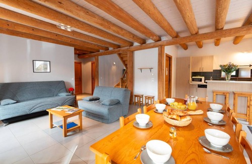 Albaret-le-Comtal House | 110 m² Gîte ∙ 3 bedrooms ∙ 10 guests