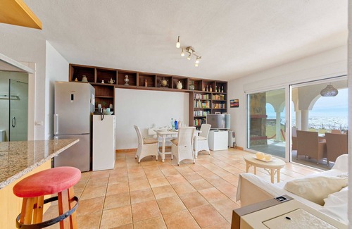 Urbanizacion Marbessa Villa | 1100 Stunning Marbesa Beachfront Villa with Garden Pool