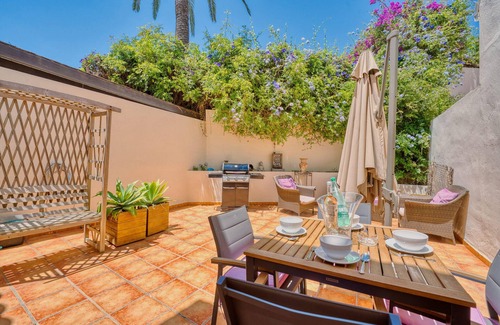 Marbella Ski Chalet | 1107 Elegant Beach House with Pool and Sports Facilities