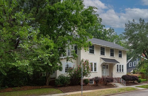Norfolk House | 111) Massive 6 bedroom home with a Pool!