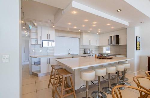 De Kelders House | 111 Memories | Coastal Calm & Contemporary Comfort in De Kelders