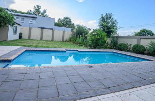 Greater Johannesburg Metropolitan Area Villa | 112 on Cullross Abode