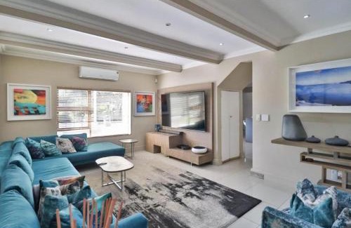 Greater Johannesburg Metropolitan Area Villa | 112 on Cullross Abode