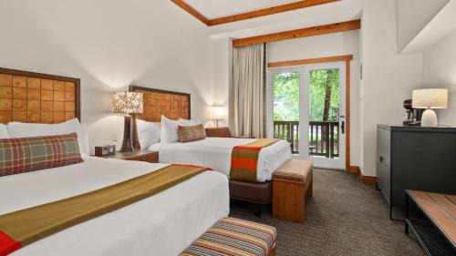 Stowe Area Resort | 1122 Guest Room The Pines Lodge At Spruce Peak Ski in Ski Out By Stowe Mountain Rentals