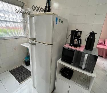 Canto do Forte Apartment | 113 Canto do Forte - 1dorm - 200 m da Praia e 20m dos Bares e restaurantes - Estacionamento gratuito e WI Fi , TV a cabo