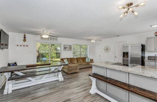 Gulf Breeze House | 1133 Redwood Lane