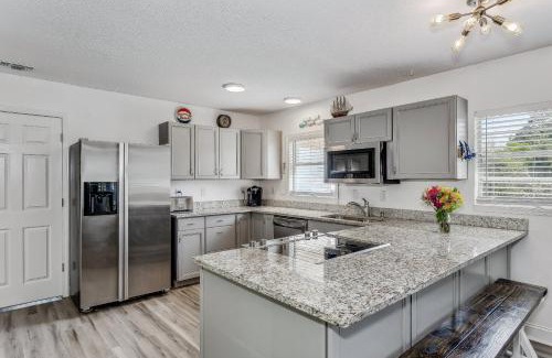 Gulf Breeze House | 1133 Redwood Lane