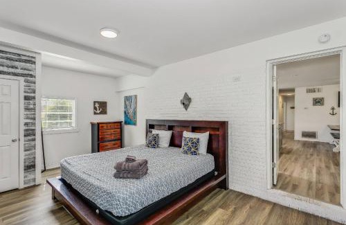 Gulf Breeze House | 1133 Redwood Lane
