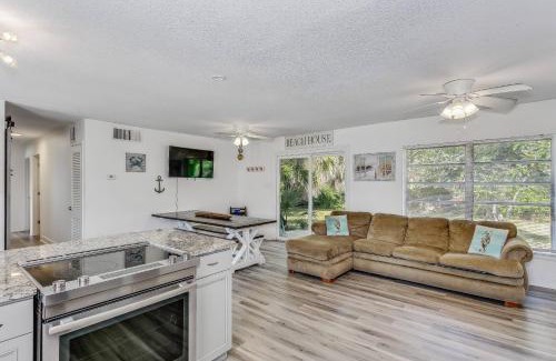 Gulf Breeze House | 1133 Redwood Lane