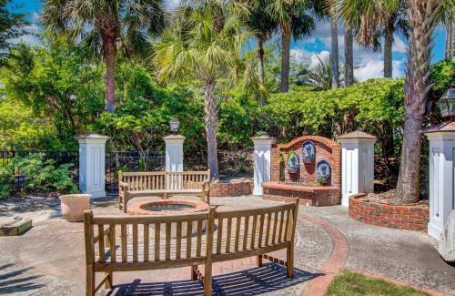 Isle of Palms House | 114 Ocean Boulevard by AvantStay Beachfront Infinity Pool Basketball Court Recently Renovated