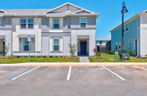 Four Corners House | 1149 Spacious Family 5-Bedroom Townhome