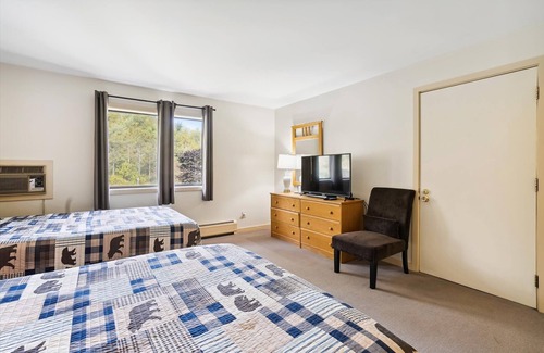 West Bridgewater Hotel | 116 Two Double bed Standard Hotel room