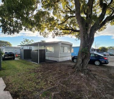 Tamiami Apartment | 1161 Efficency Miami-Lakes