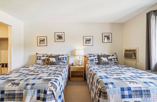 West Bridgewater Hotel | 117 Two Double bed Standard Hotel room