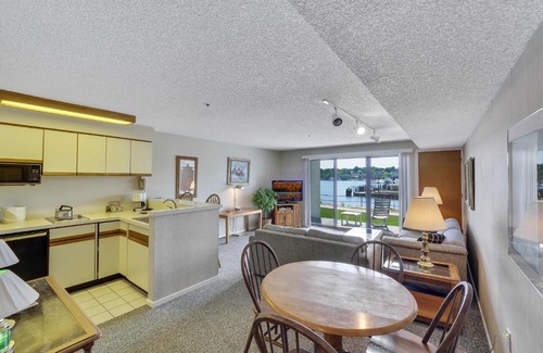 Charlevoix House | 119 Edgewater Inn
