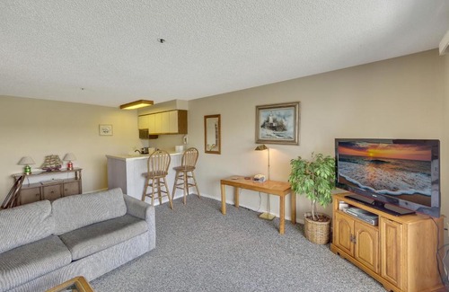 Charlevoix House | 119 Edgewater Inn