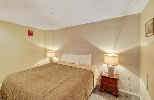 Charlevoix House | 119 Edgewater Inn