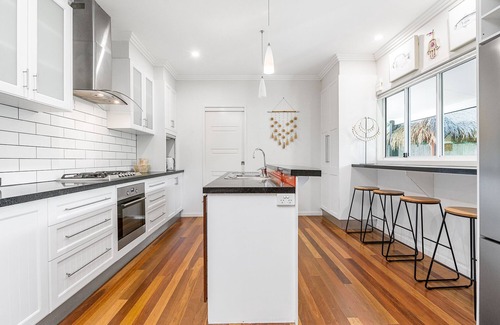Byron Bay Apartment | 11BR Big Space in the Heart of Byron Bay Sleeps 24