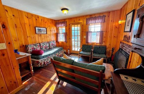 Sugar Hill Ski Chalet | 11G Quintessential New Engalnd Cottage with Fantastic Views!