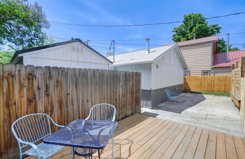 Franklin to the Fort Apartment | 11th Street Chic EcoRetreat with Brookinen Sheets Private Entrance & Fenced Yard