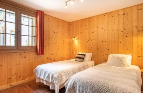 Les Prodains Apartment | 12-14 person chalet with outdoor hot tub - 5 en-suite bedrooms