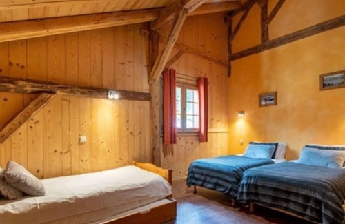 Les Prodains Apartment | 12-14 person chalet with outdoor hot tub - 5 en-suite bedrooms
