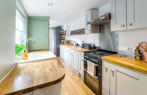 Arundel Cottage | 12 Arun St, Arundel