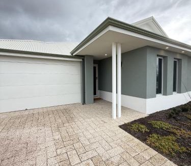 Brabham House | 12 Beautiful Brabham Big Backyard 4br Parking