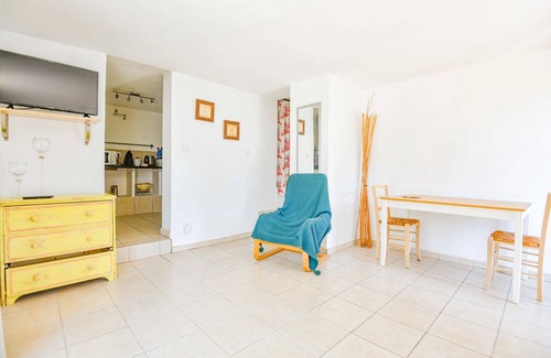 Venelles Villa | 12-bed house with swimming pool and pinede, 12 min from Aix en Provence center.