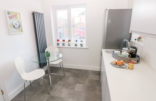 Barry Cottage | 12 CLOS YR WYLAN, pet friendly, character holiday cottage in Barry