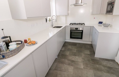 Barry Cottage | 12 CLOS YR WYLAN, pet friendly, character holiday cottage in Barry