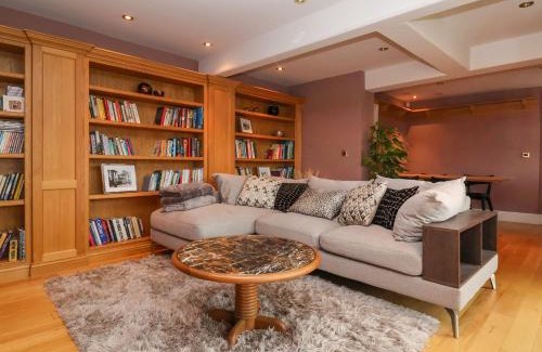 Beverley House | 12 Cross Street