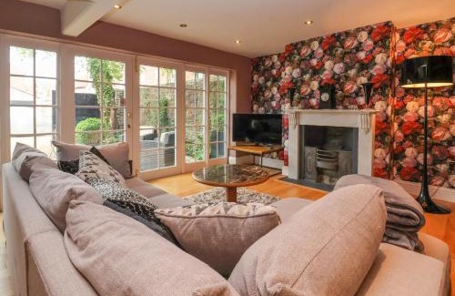 Beverley House | 12 Cross Street